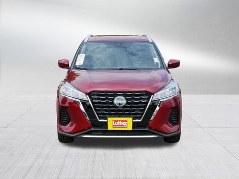 Used 2023 Nissan Kicks SV FWD image 2