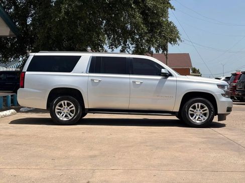 Used 2018 Chevrolet Suburban LT RWD image 2