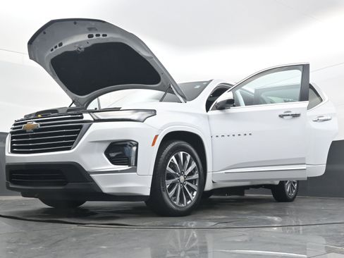 Used 2023 Chevrolet Traverse Premier image 41