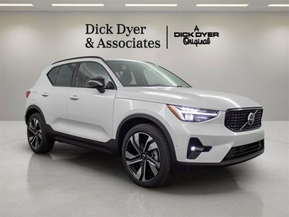 New 2025 Volvo XC40 B5 Plus