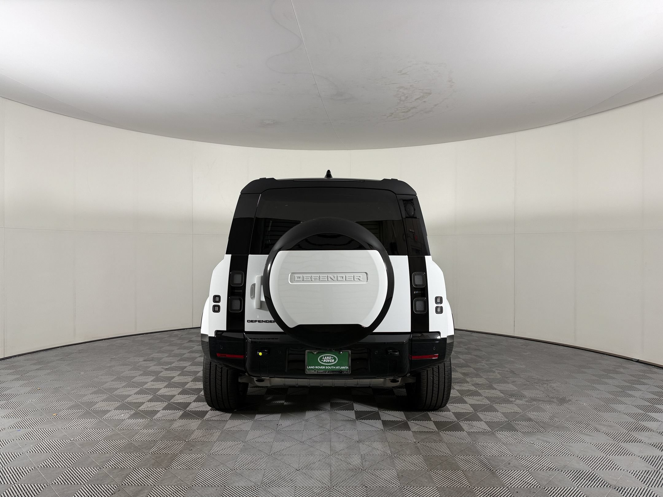 Used 2025 Land Rover Defender 110 S AWD/4WD image 32