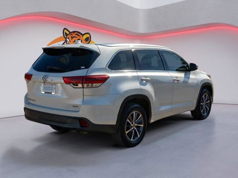 Used 2017 Toyota Highlander XLE image 5