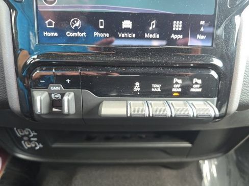 Certified 2026 RAM 2500 Big Horn AWD/4WD image 25