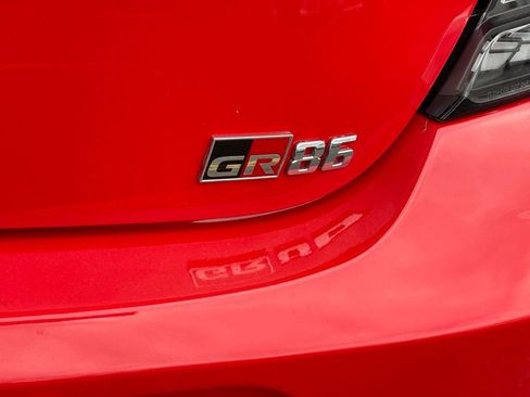 Used 2023 Toyota GR86 w/ ALL Weather Mat Package (TMS) RWD image 29