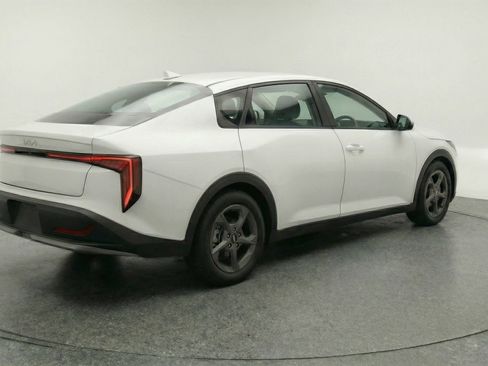 Used 2025 Kia K4 FWD image 18