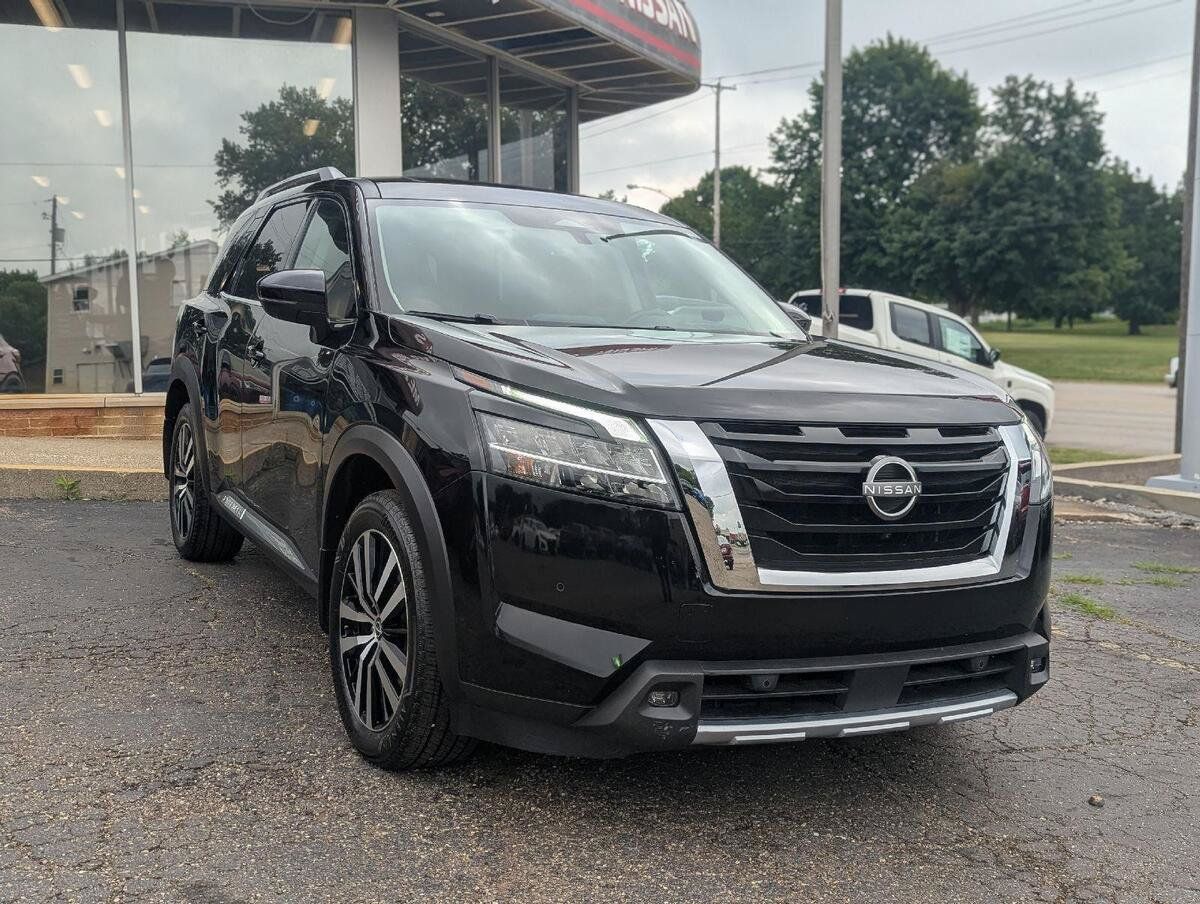 Used 2023 Nissan Pathfinder Platinum w/ Cargo Package AWD/4WD image 1