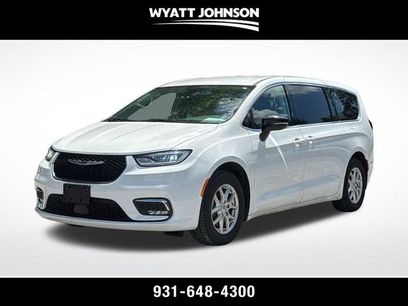 Used 2024 Chrysler Pacifica Touring-L