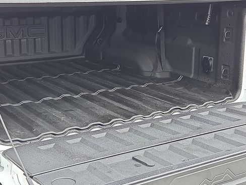 Used 2025 GMC Canyon Elevation w/ Convenience Package image 9