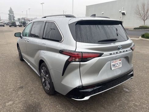 Used 2024 Toyota Sienna XSE image 7