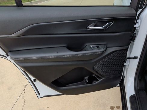 New 2025 Jeep Grand Cherokee L Altitude image 37