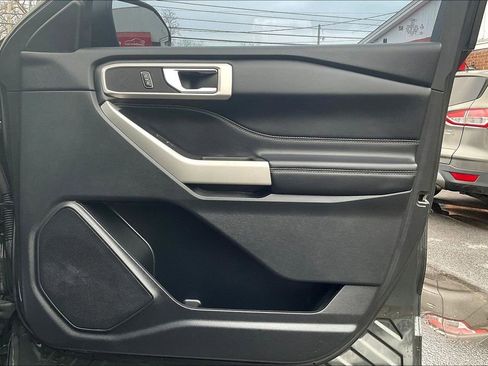 Used 2022 Ford Explorer XLT w/ Equipment Group 202A image 23
