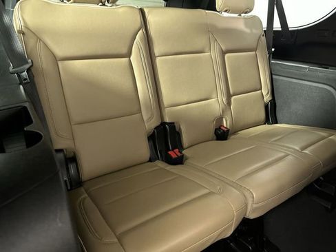 Used 2024 Chevrolet Suburban Premier RWD image 28