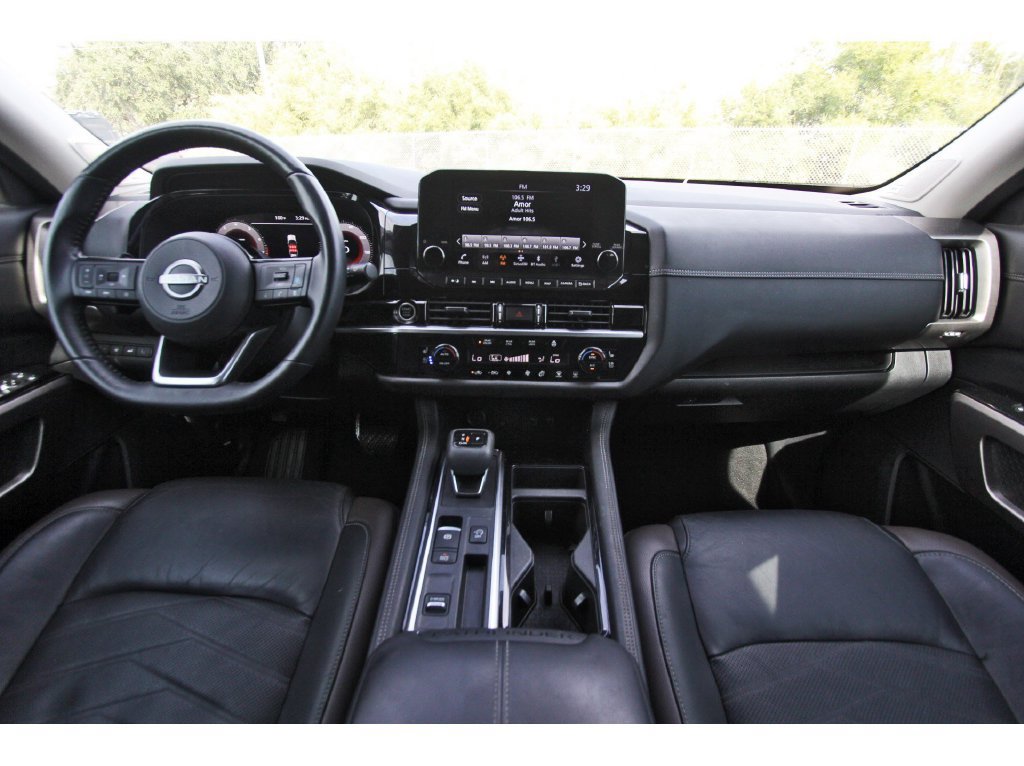 Used 2023 Nissan Pathfinder Platinum w/ Lighting Package (N93) FWD image 10