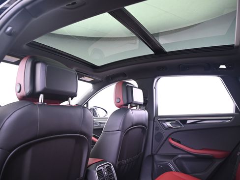 Used 2025 Porsche Macan image 29