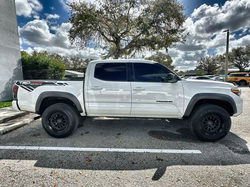Used 2020 Toyota Tacoma TRD Off-Road w/ TRD Premium Off Road Package image 9