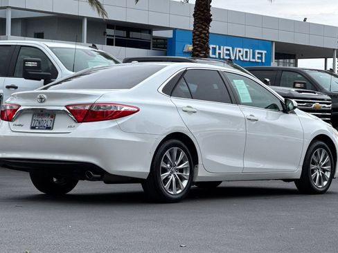 Used 2017 Toyota Camry XLE w/ Convenience Package FWD image 3