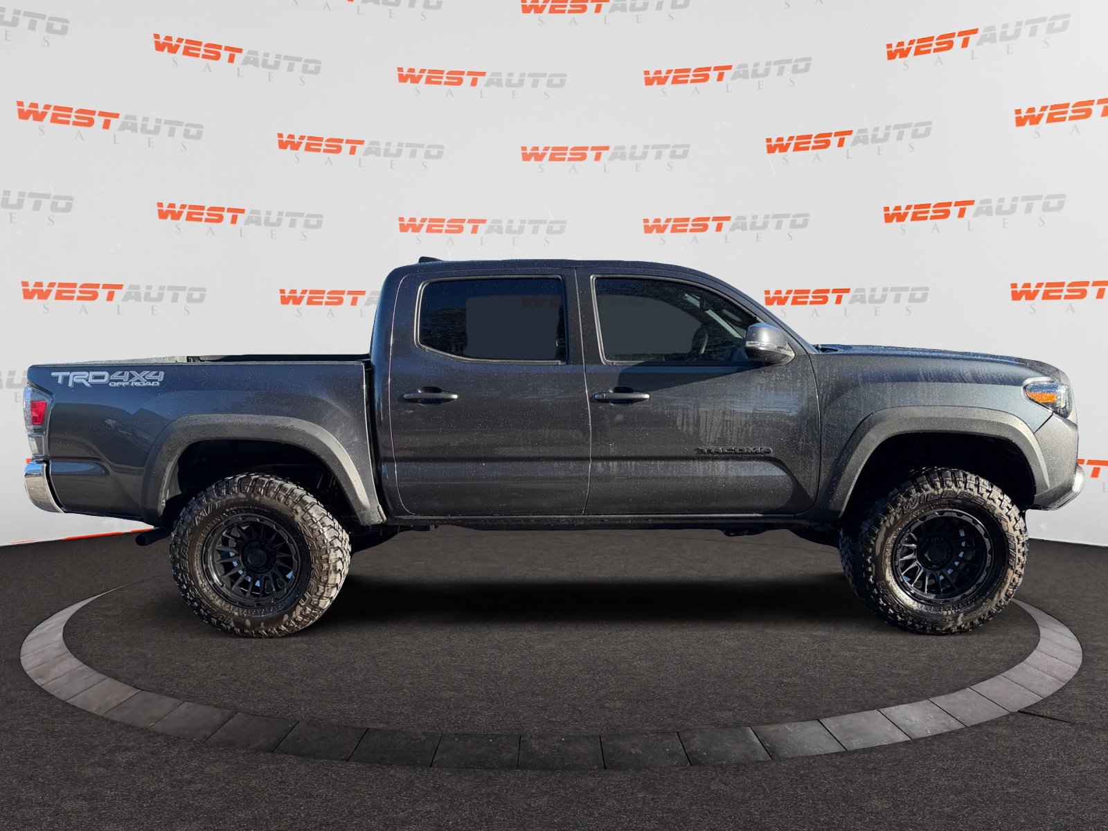 Used 2023 Toyota Tacoma TRD Off-Road AWD/4WD image 6