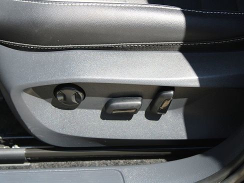 Certified 2022 Volkswagen Taos SEL AWD/4WD image 10