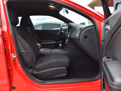 Used 2020 Dodge Charger SXT w/ Driver Convenience Group image 17
