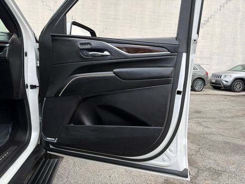 Used 2023 Cadillac Escalade Sport Platinum w/ LPO, ONYX Package AWD/4WD image 15