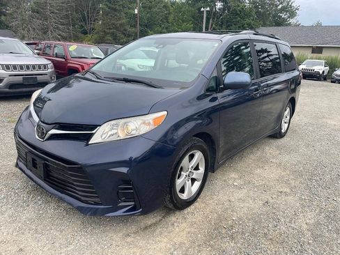 Used 2020 Toyota Sienna LE FWD image 1