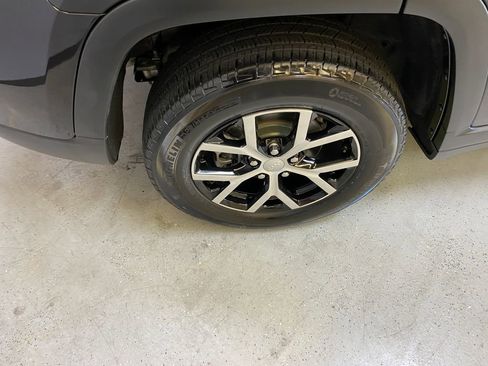 Used 2024 Jeep Grand Cherokee Limited AWD/4WD image 13
