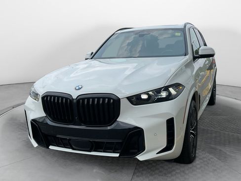 Used 2024 BMW X5 sDrive40i w/ M Sport Package RWD image 3