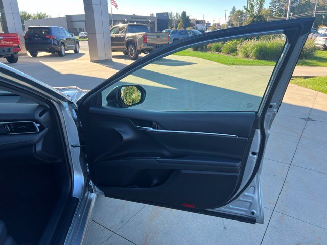 Used 2022 Toyota Camry SE FWD image 35