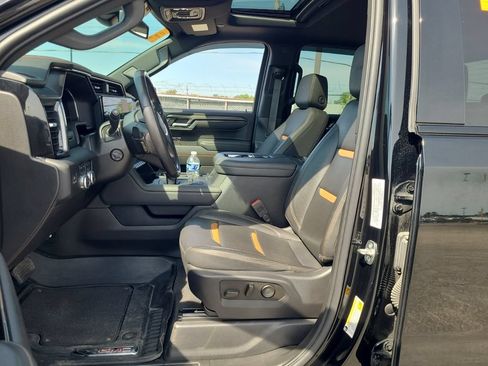 Used 2022 GMC Sierra 1500 AT4 w/ AT4 Preferred Package AWD/4WD image 2
