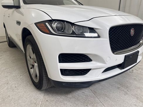 Used 2020 Jaguar F-PACE Premium image 11
