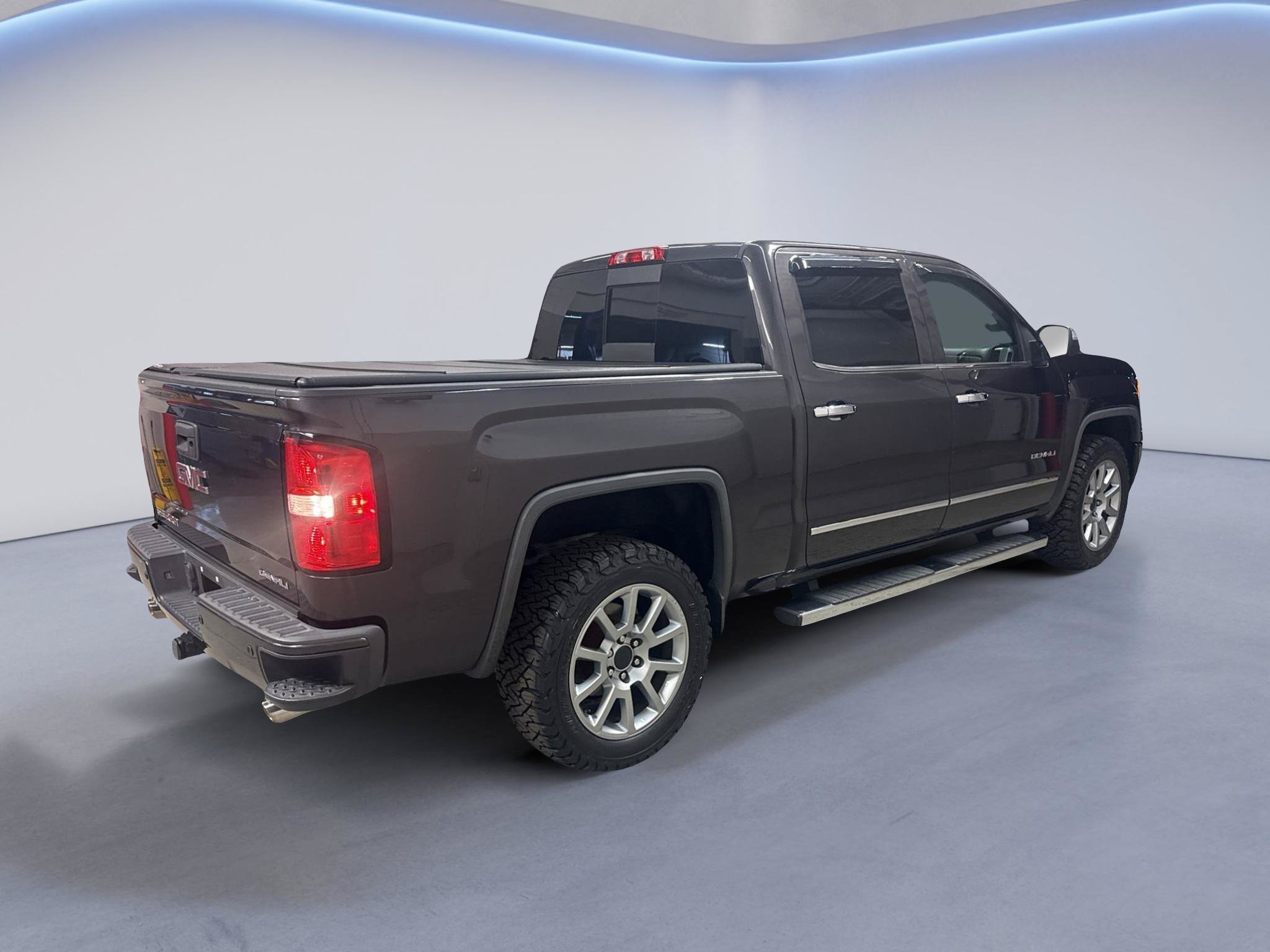 Used 2015 GMC Sierra 1500 Denali w/ Driver Alert Package AWD/4WD image 10