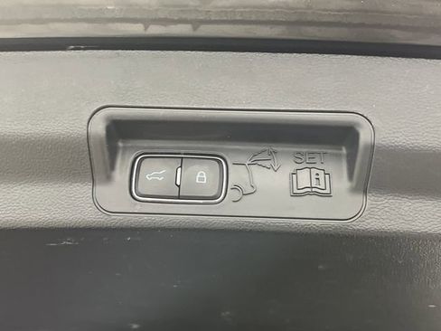 Used 2023 Ford Explorer Limited image 17