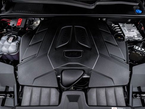 Used 2025 Porsche Cayenne Coupe image 29