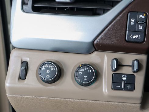 Used 2015 Chevrolet Tahoe LTZ image 25