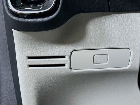 Used 2025 Volvo XC40 B5 Plus w/ Climate Package image 10