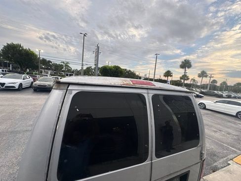 Used 2006 Ford E-350 and Econoline 350 XLT RWD image 42