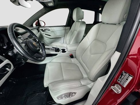 Certified 2023 Porsche Macan AWD/4WD image 5