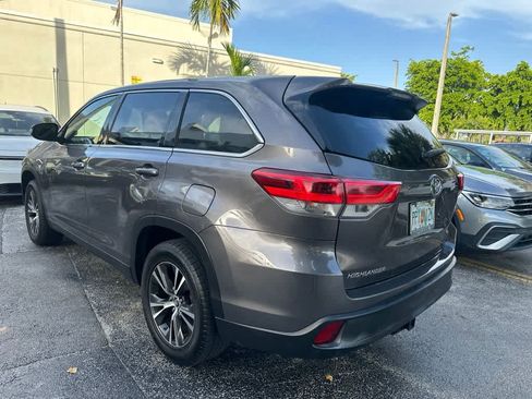 Used 2019 Toyota Highlander LE FWD image 9