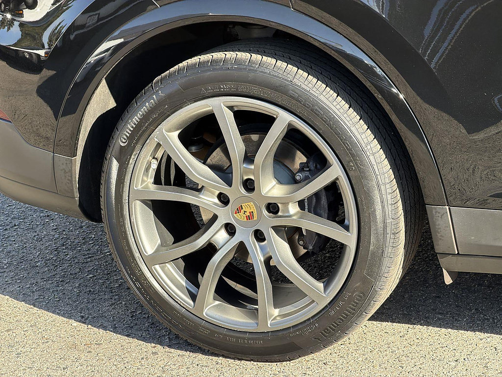 Used 2023 Porsche Cayenne AWD/4WD image 33