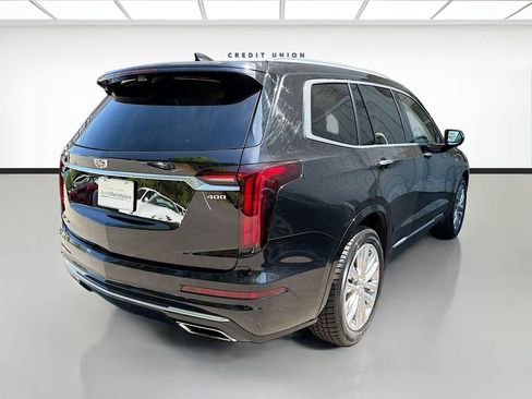 Used 2022 Cadillac XT6 Premium Luxury w/ Technology Package FWD image 6