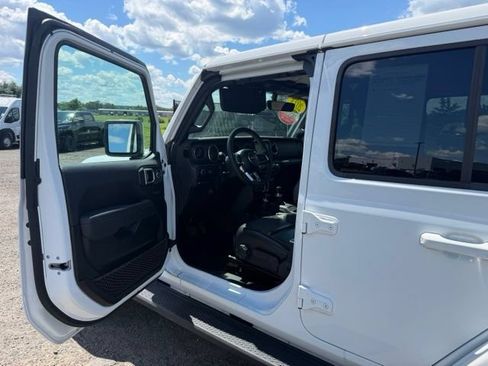 Used 2023 Jeep Wrangler Unlimited Sahara AWD/4WD image 11