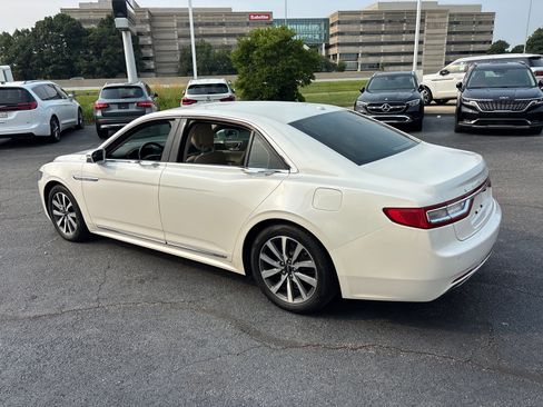 Used 2017 Lincoln Continental Premiere FWD image 5