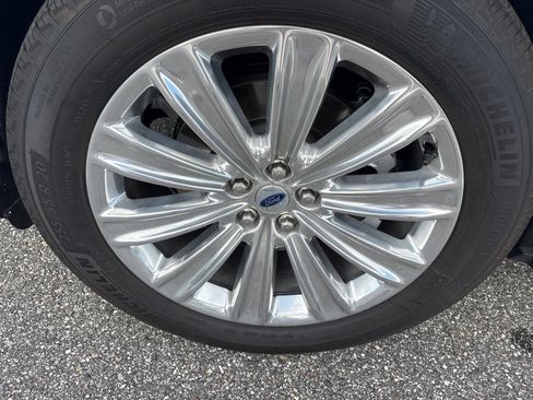 Used 2025 Ford Explorer Platinum RWD image 12