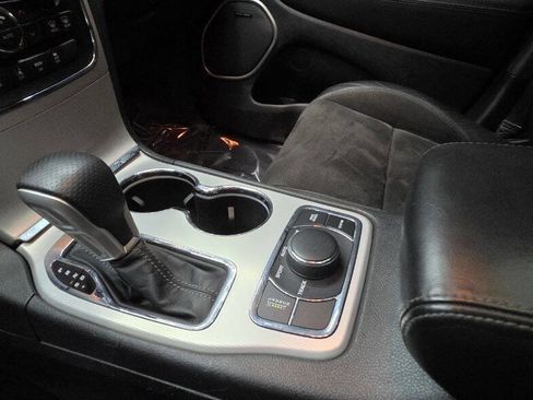 Used 2018 Jeep Grand Cherokee SRT image 25