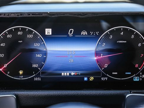 Used 2024 Mercedes-Benz GLB 250 4MATIC image 29