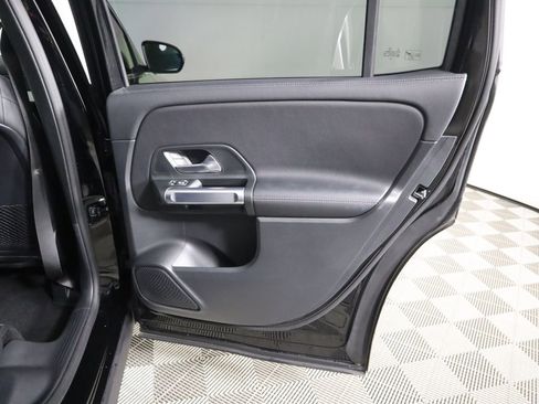 Certified 2025 Mercedes-Benz GLB 250 image 27
