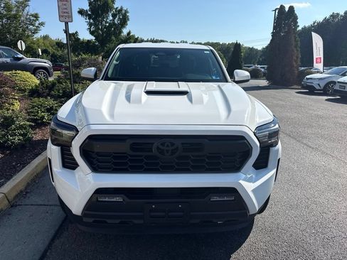 Used 2025 Toyota Tacoma TRD Sport AWD/4WD image 6