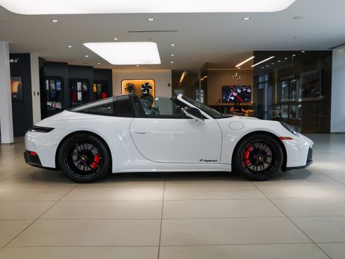 Used 2026 Porsche 911 Targa 4 GTS AWD/4WD image 6
