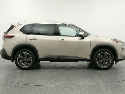 Used 2025 Nissan Rogue SV AWD/4WD image 11
