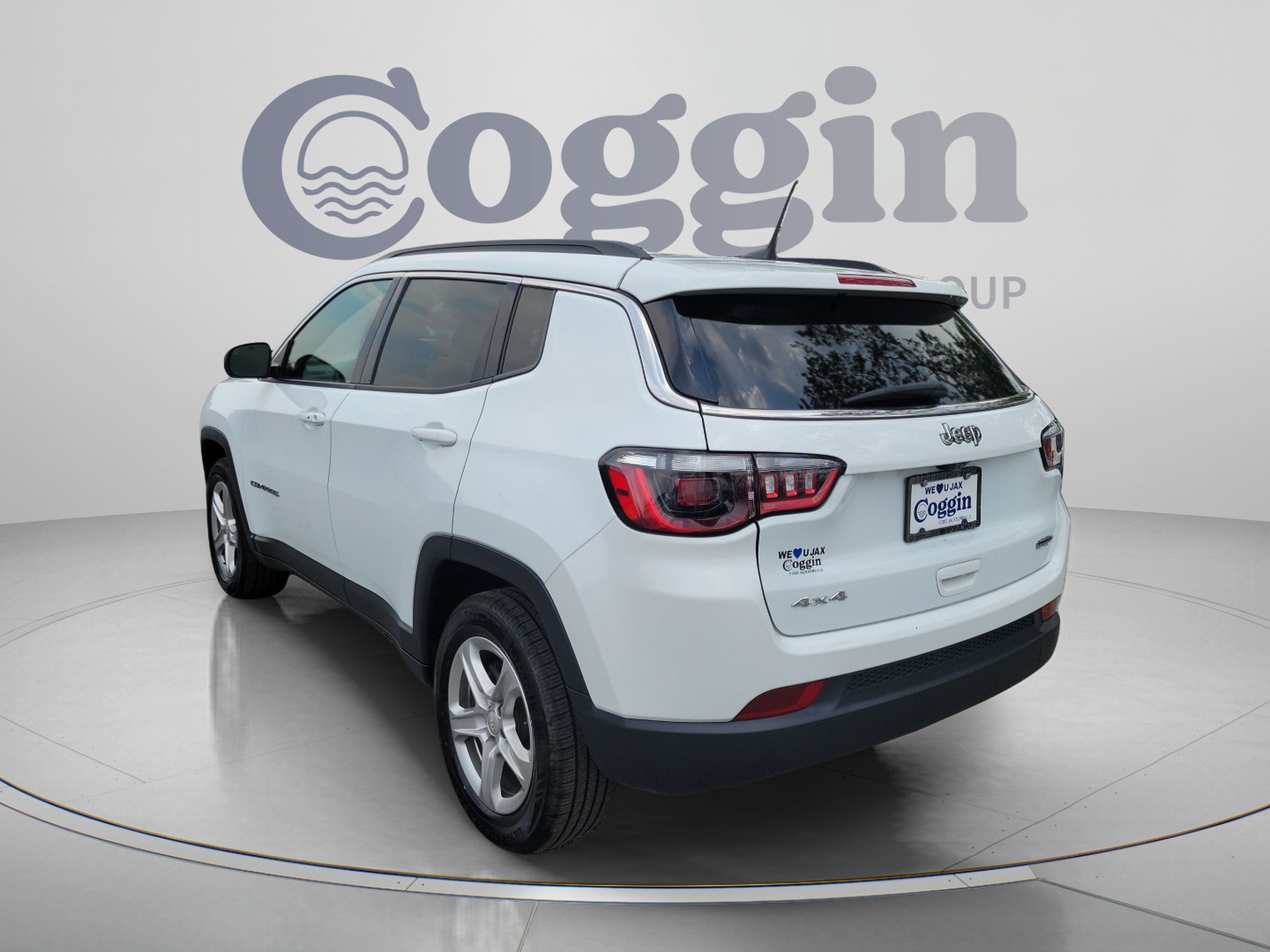 Used 2024 Jeep Compass Latitude AWD/4WD image 2